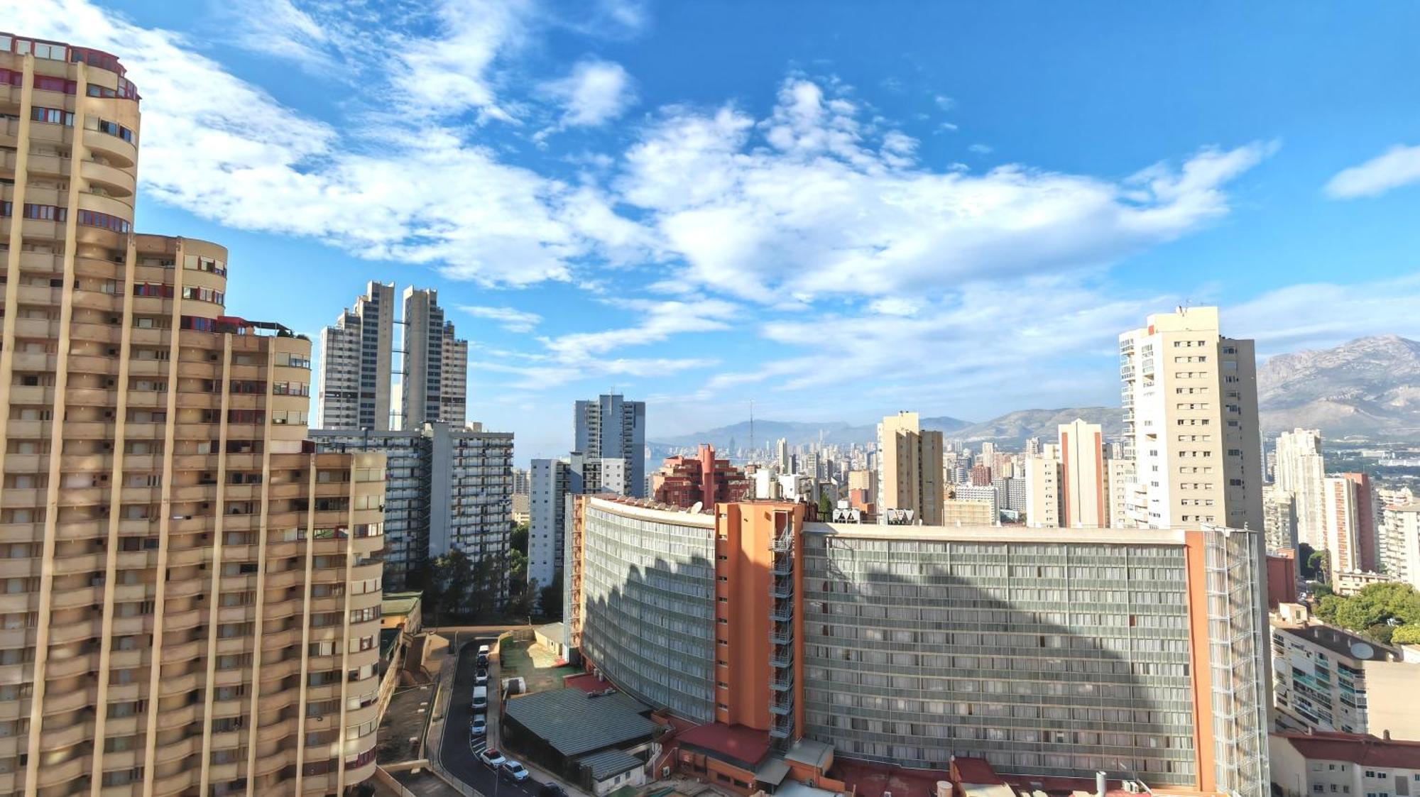 Apartment Skyline 5 With Private Balcony And Views *